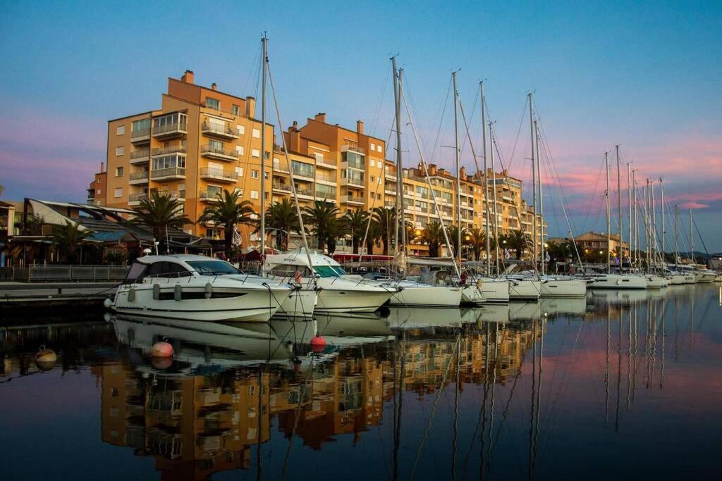 Climatise Avec Wifi Au Calme Sur Le Port. *