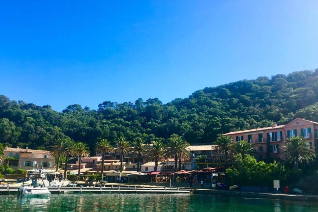 Climatise Avec Wifi Au Calme Sur Le Port. *