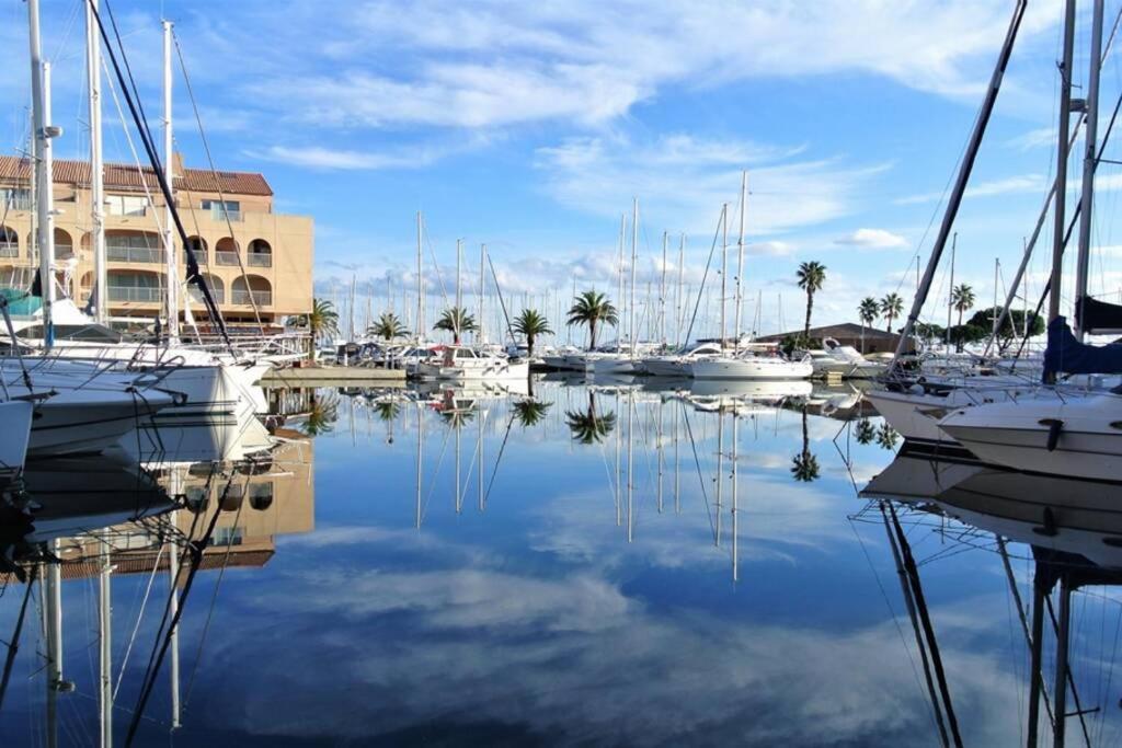 Climatise Avec Wifi Au Calme Sur Le Port. Appartement Hyères